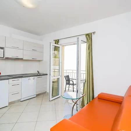 Apartment Samba - Comfort One-bedroom With Balcony And Sea View
