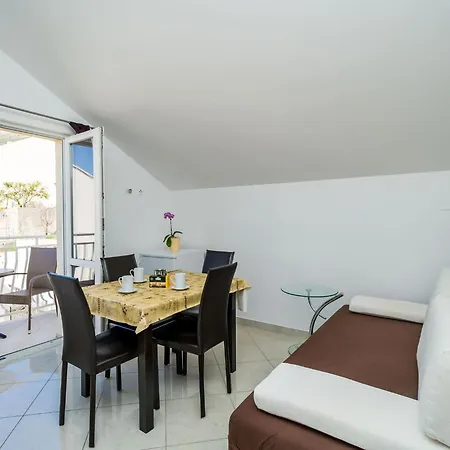 Samba - Comfort One-bedroom With Balcony And Sea View Apartment